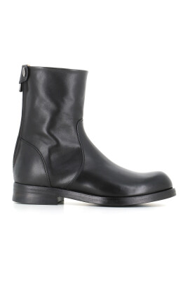 black-leather-zipper-boots