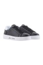 sneakers-blanches-materiau-revetu-semelle-en-caoutchouc