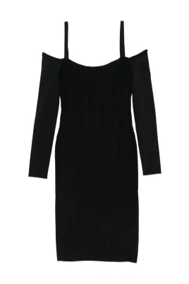 Elegant Midi Klänning med Off-Shoulder Stil