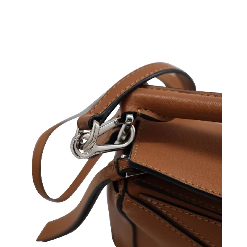 Loewe Pre-owned Leather handbags Brown Dames