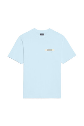 t-shirt-elegant-avec-un-design-unique