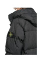 veste-noire-en-nylon-avec-capuche
