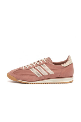sneakers-style-retro-warm-clay