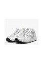 witte-sneakers-met-suede-top