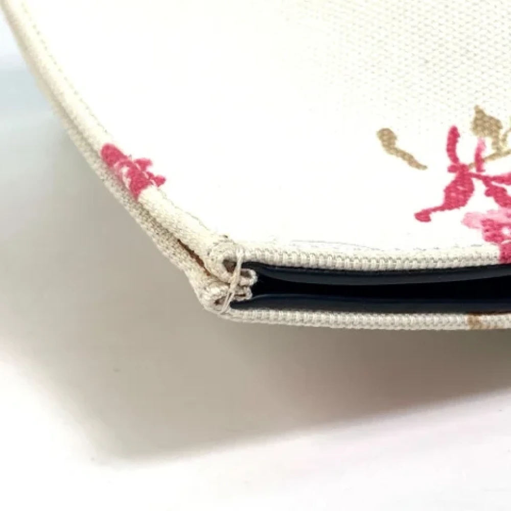 Loewe Pre-owned Fabric handbags White Dames