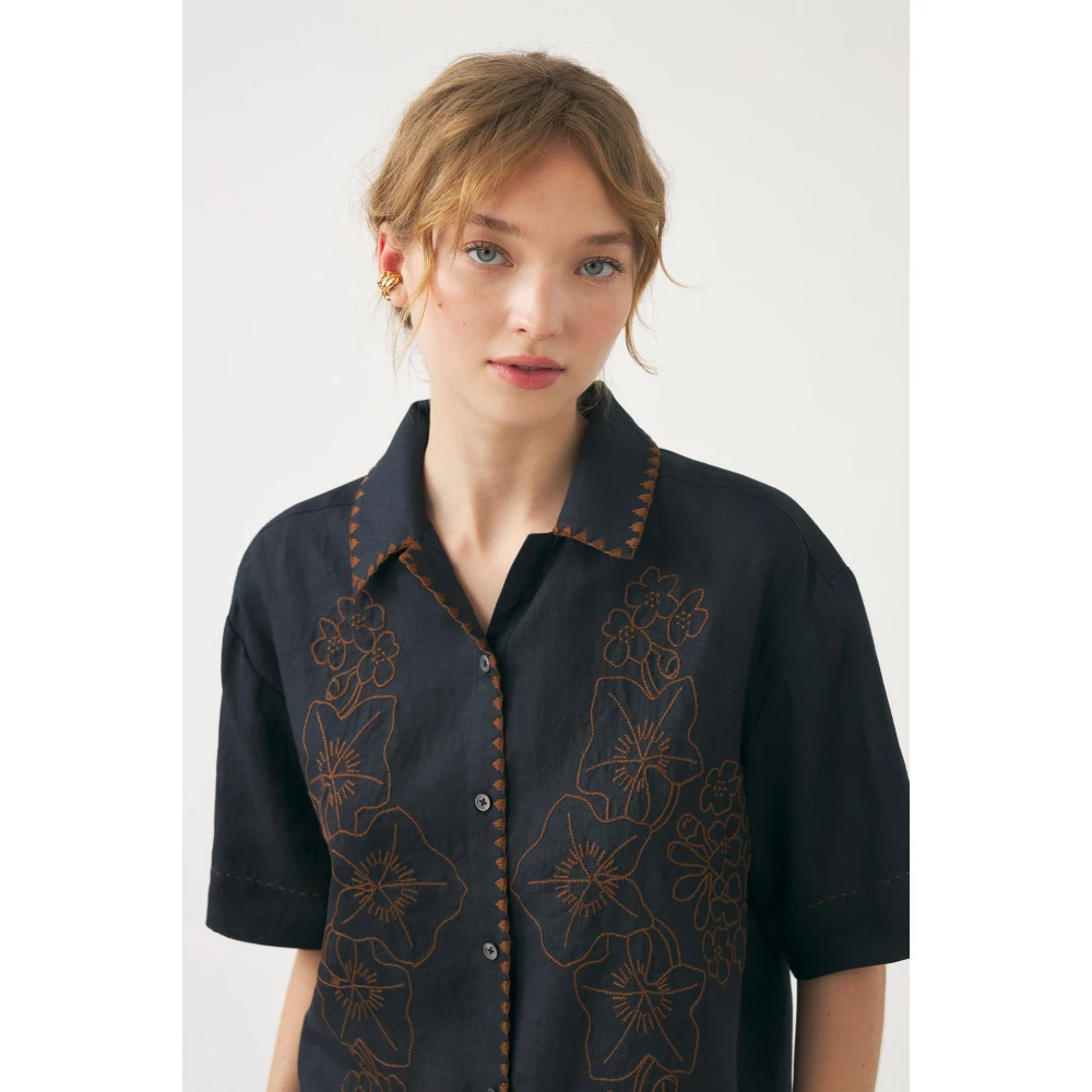 Antik batik Met de hand geborduurde shirt Cindy Black Dames