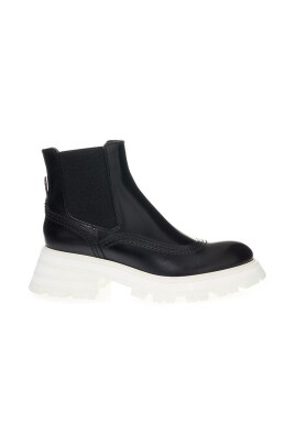 black-leather-boot-stylish-design