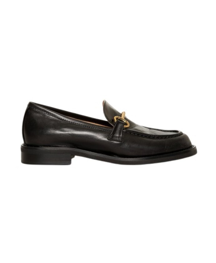 mocassin-en-cuir-noir-avec-fermoir-dore