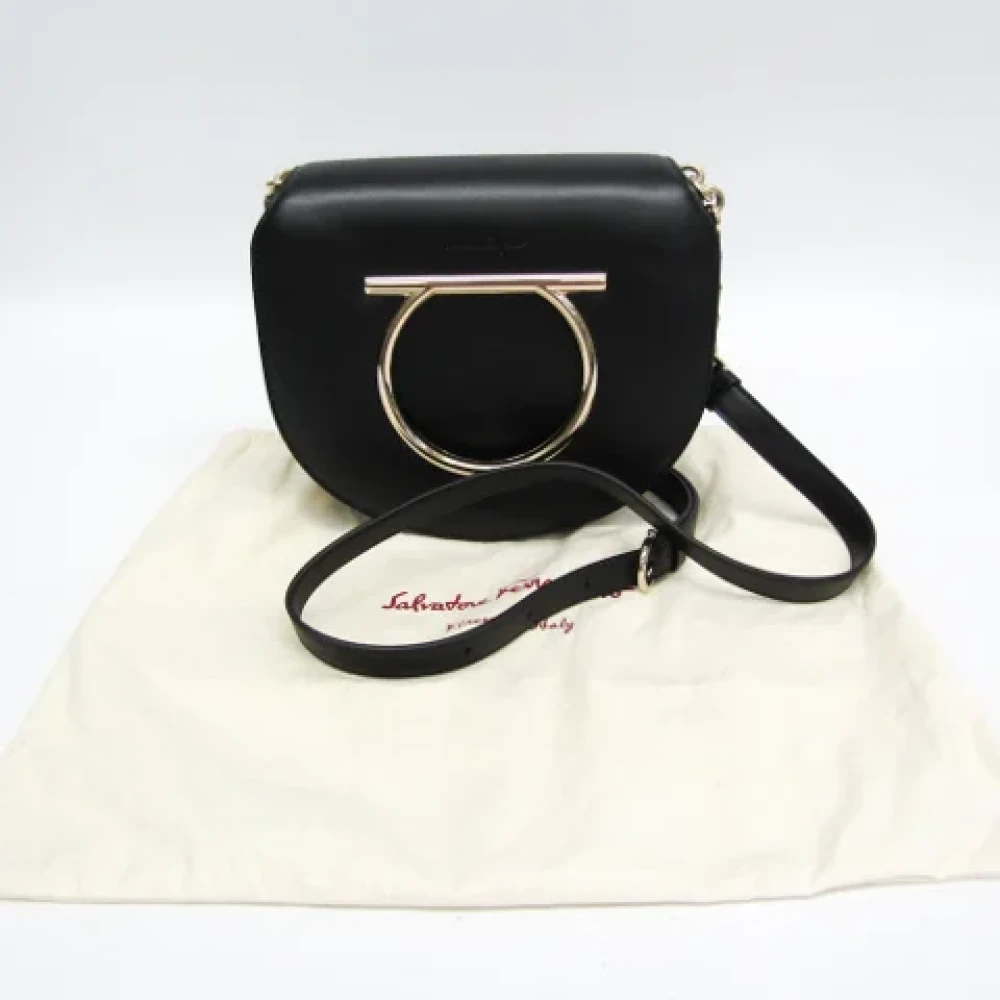 Salvatore Ferragamo Pre-owned Leather shoulder-bags Black Dames