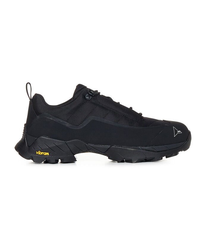 sneakers-basses-noires-semelle-vibram