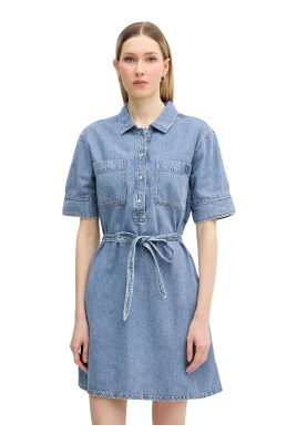 Skjortklänning i denim med knappslå fram
