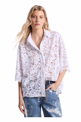 chemisier-floral-en-dentelle-orne-de-clous