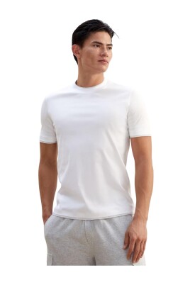 t-shirt-avec-effet-de-superposition