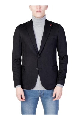 black-buttoned-lapel-collar-blazer