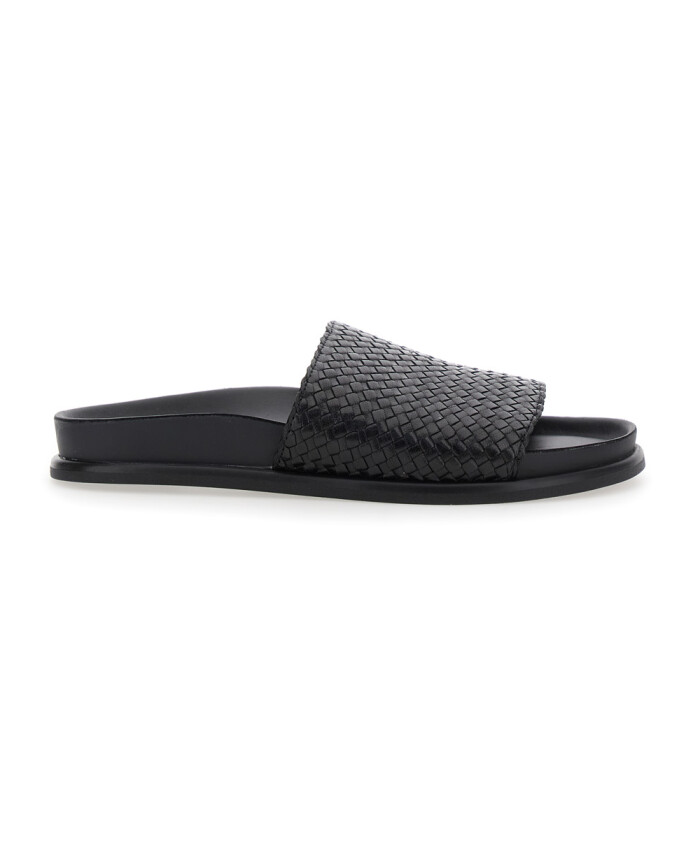 sandales-slide-noires-en-vernis