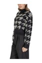 pull-noir-en-acrylique-collection-automne-hiver