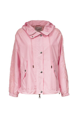 kort-parka-med-haette-og-broderi
