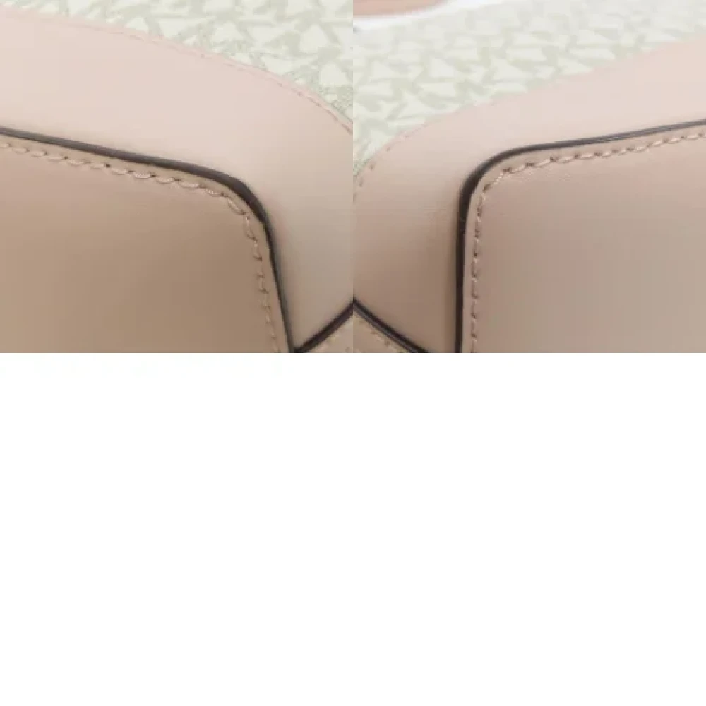 Michael Kors Pre-owned Fabric shoulder-bags Beige Dames