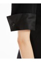 mini-robe-avec-details-en-satin