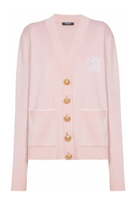 cardigan-en-maille-brodee-embleme