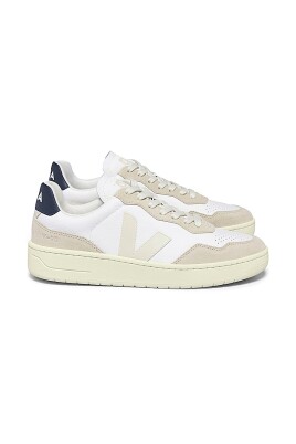 casual-sneakers-for-everyday-wear