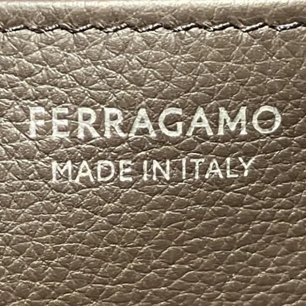 Salvatore Ferragamo Pre-owned Leather clutches Brown Dames
