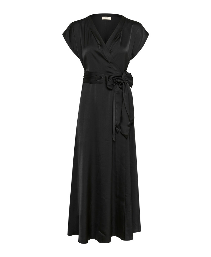 pitch-black-dress-with-v-neck-and-belt