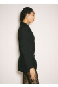 getailleerde-blazer-met-uitsparingen-en-gespen