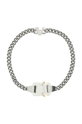silver-metal-necklace