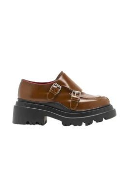 Loafers i läder med spännen