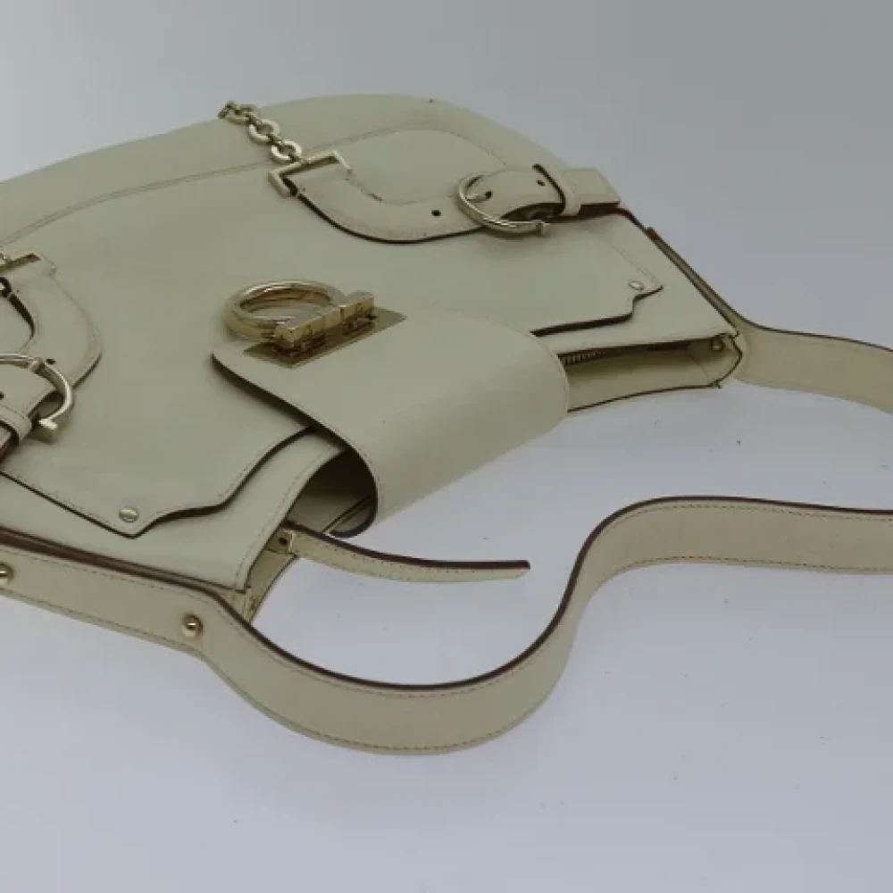 Salvatore Ferragamo Pre-owned Leather shoulder-bags Beige Dames