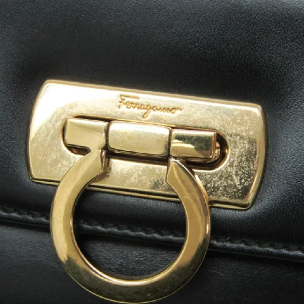 Salvatore Ferragamo Pre-owned Leather shoulder-bags Black Dames