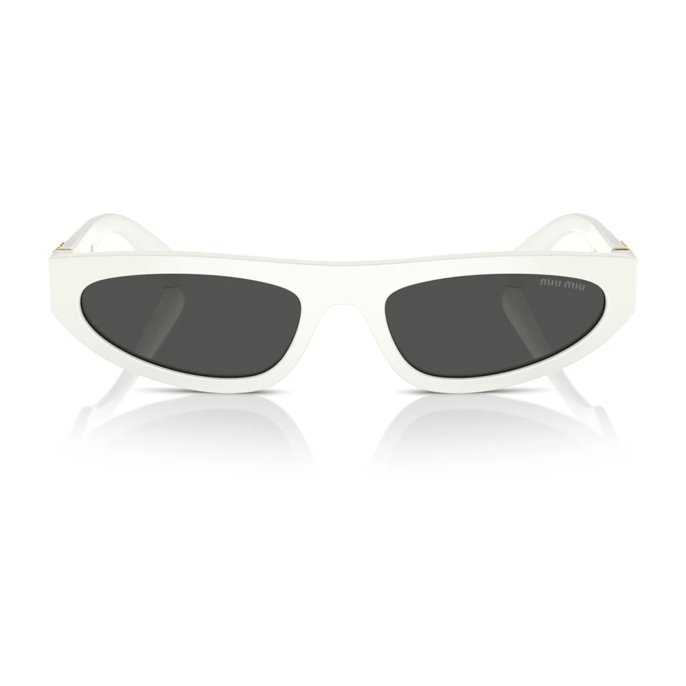 Moderne solbriller med hvitt stell og mørkegrå linser