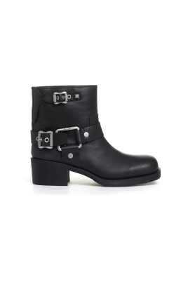 biker-boots-with-buckles