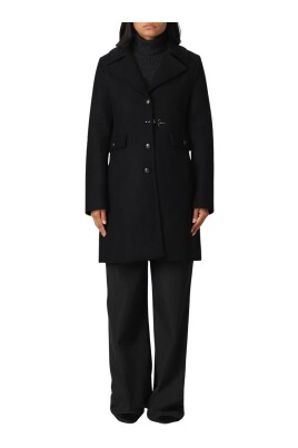 elegant-wool-coat-with-functional-buttons