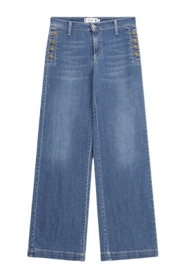 classic-jeans-for-everyday-wear
