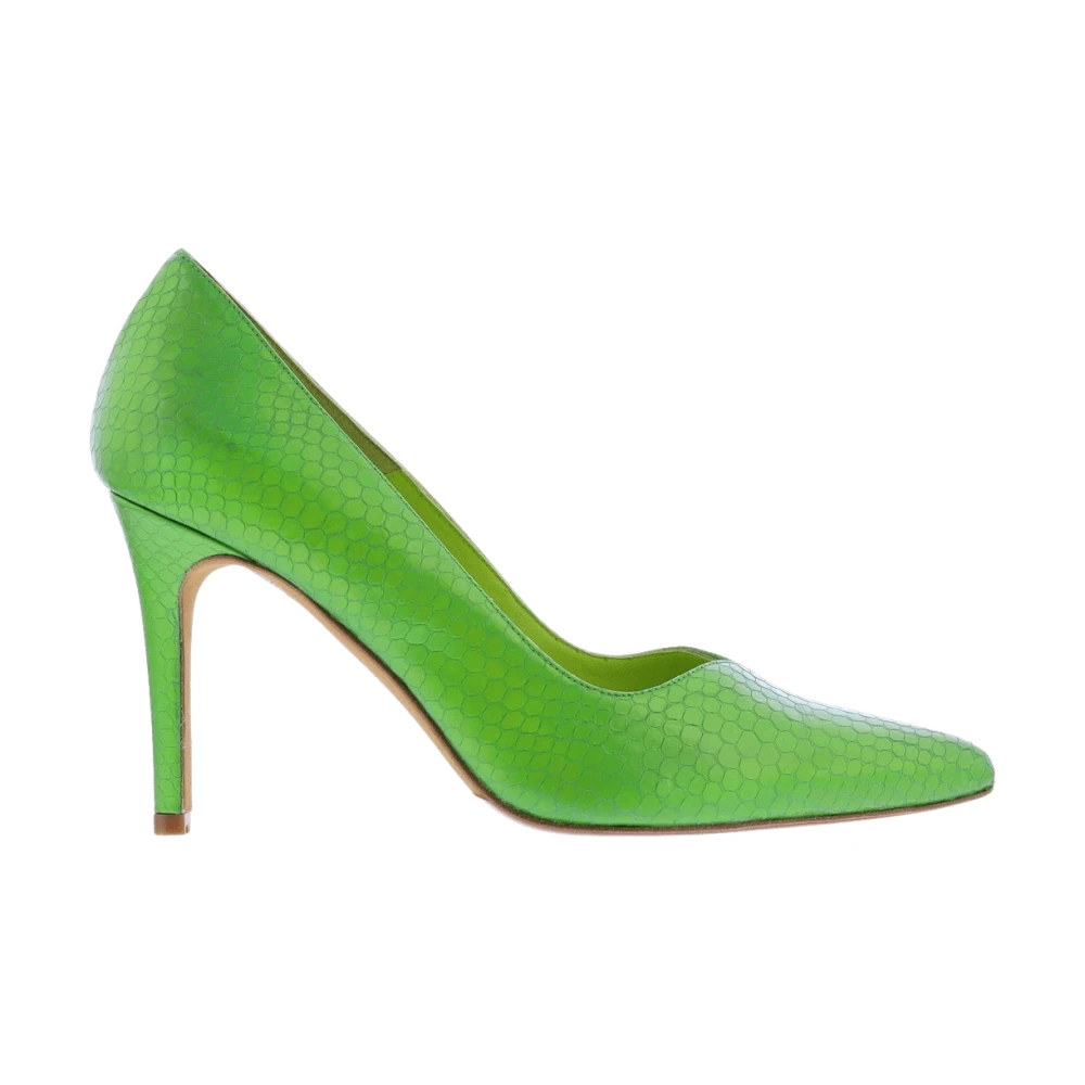 Toral Pumps Green, Dam