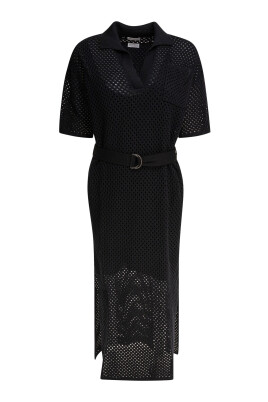 robe-noire-crochet-elegante-ceinture