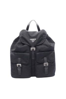 Prada Vintage Vintage Bags • Shop Vintage Bags from Prada  display picture 3