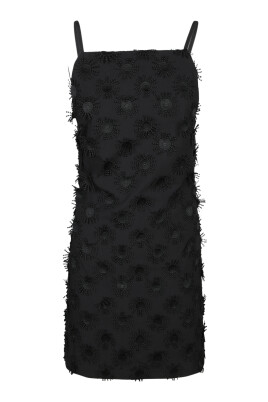 robe-noire-confort-style-silhouette