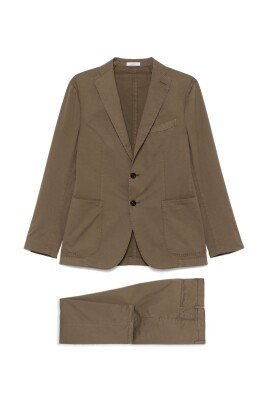 green-single-breasted-suit-with-persimmons
