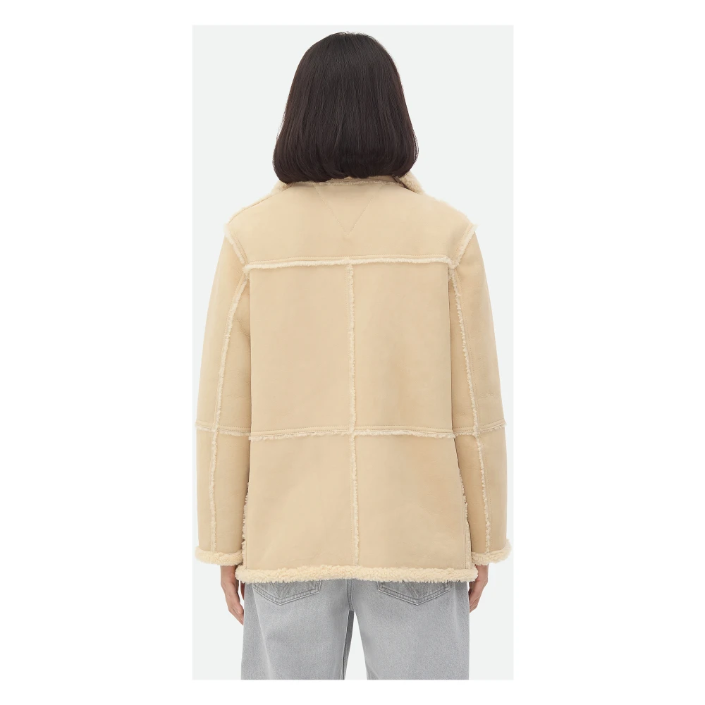 Bottega Veneta Beige Lambfur Jas met Notched Kraag Beige Dames