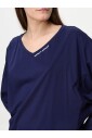pull-en-tricot-bleu-col-en-v