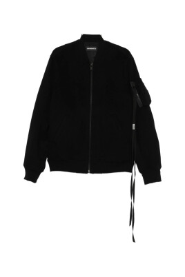 detail-ruban-noir-vetements-dexterieur