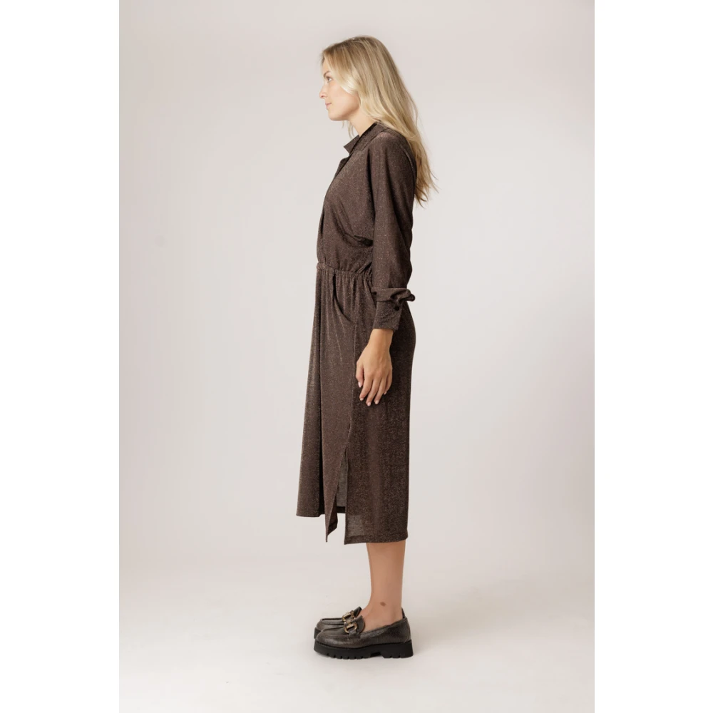 Momoni Chique Lurex Jurk met Revers Kraag Brown Dames