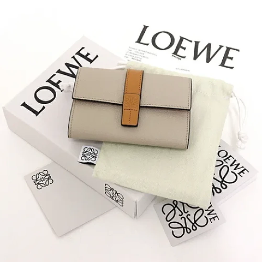 Loewe Pre-owned Leather wallets Gray Dames