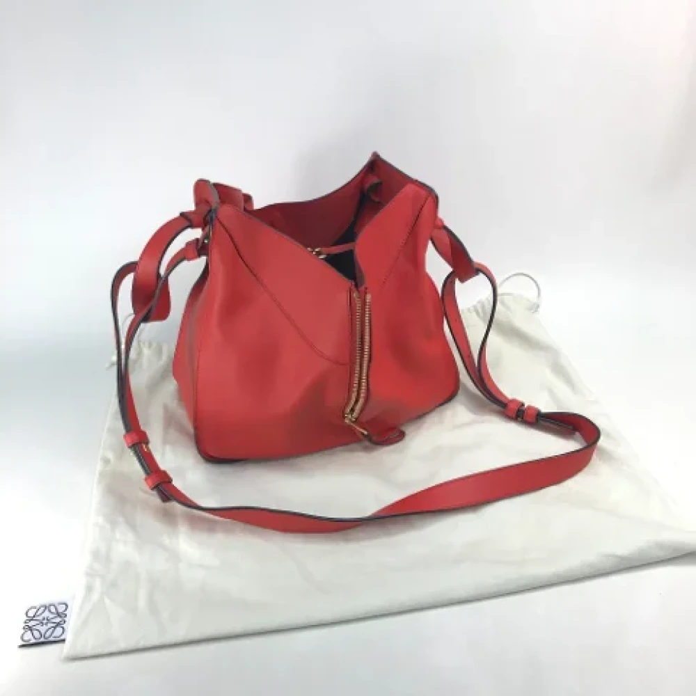 Loewe Pre-owned Leather handbags Red Dames