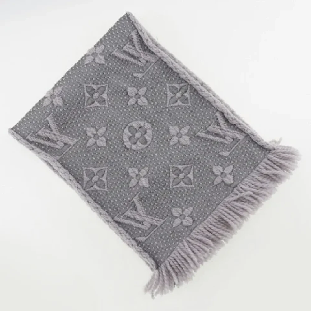 Louis Vuitton Vintage Pre-owned Wool scarves Gray Dames