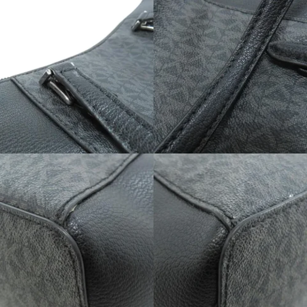 Michael Kors Pre-owned Canvas shoulder-bags Black Dames