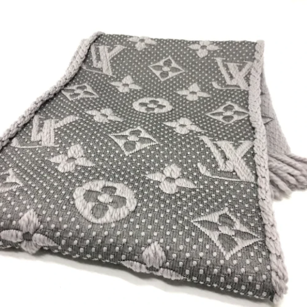 Louis Vuitton Vintage Pre-owned Silk scarves Gray Dames